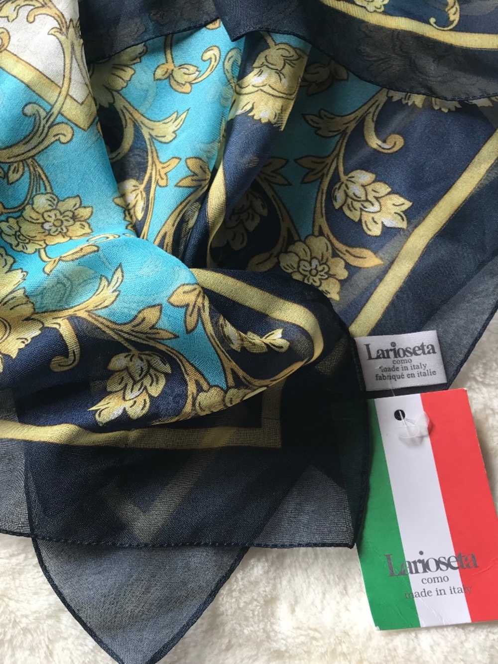 Larioseta como Italy scarf